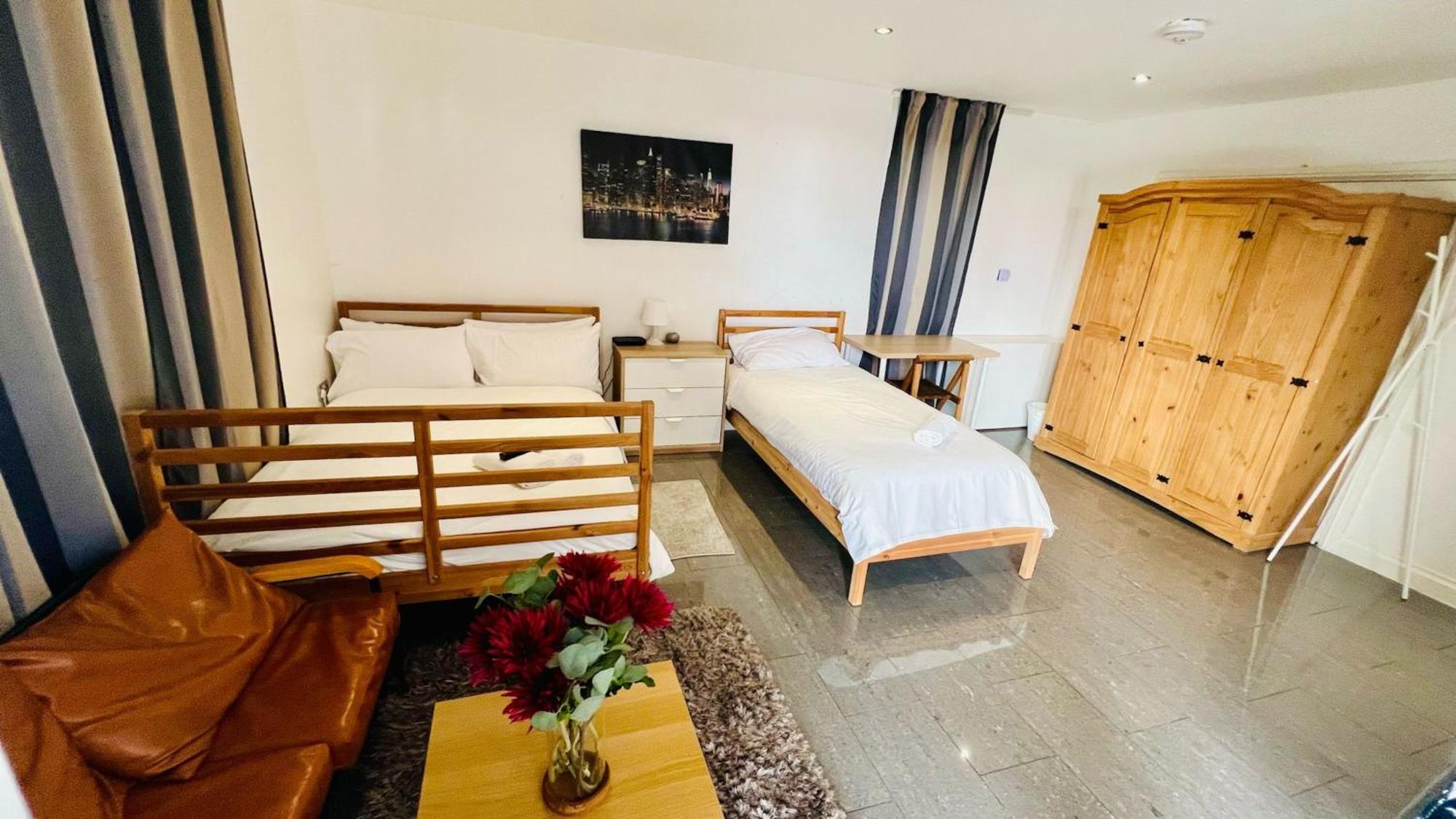 City View Sunset Luxurious Apartment In London Zone-1 Including One Family Twin Room With Its Own Stunning Private Terrace Dış mekan fotoğraf