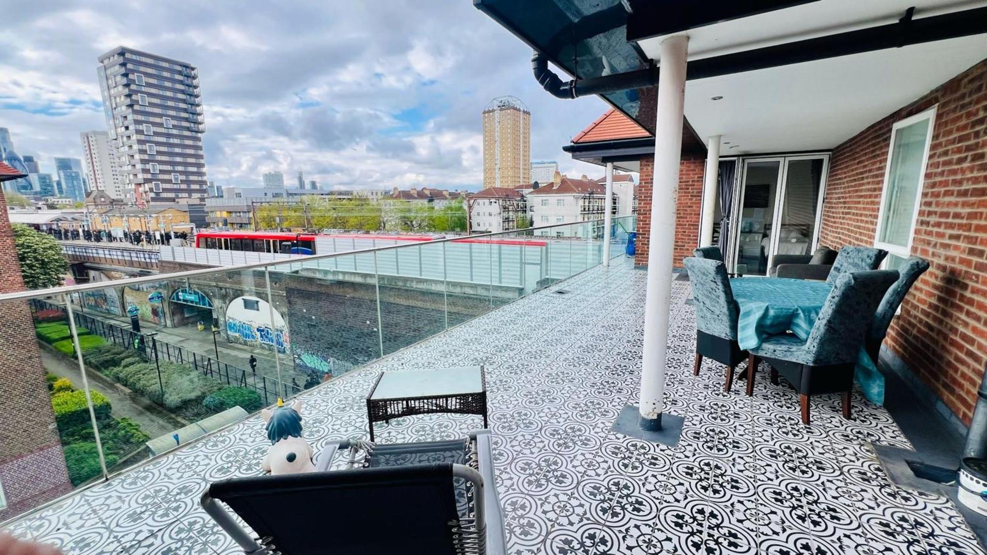 City View Sunset Luxurious Apartment In London Zone-1 Including One Family Twin Room With Its Own Stunning Private Terrace Dış mekan fotoğraf