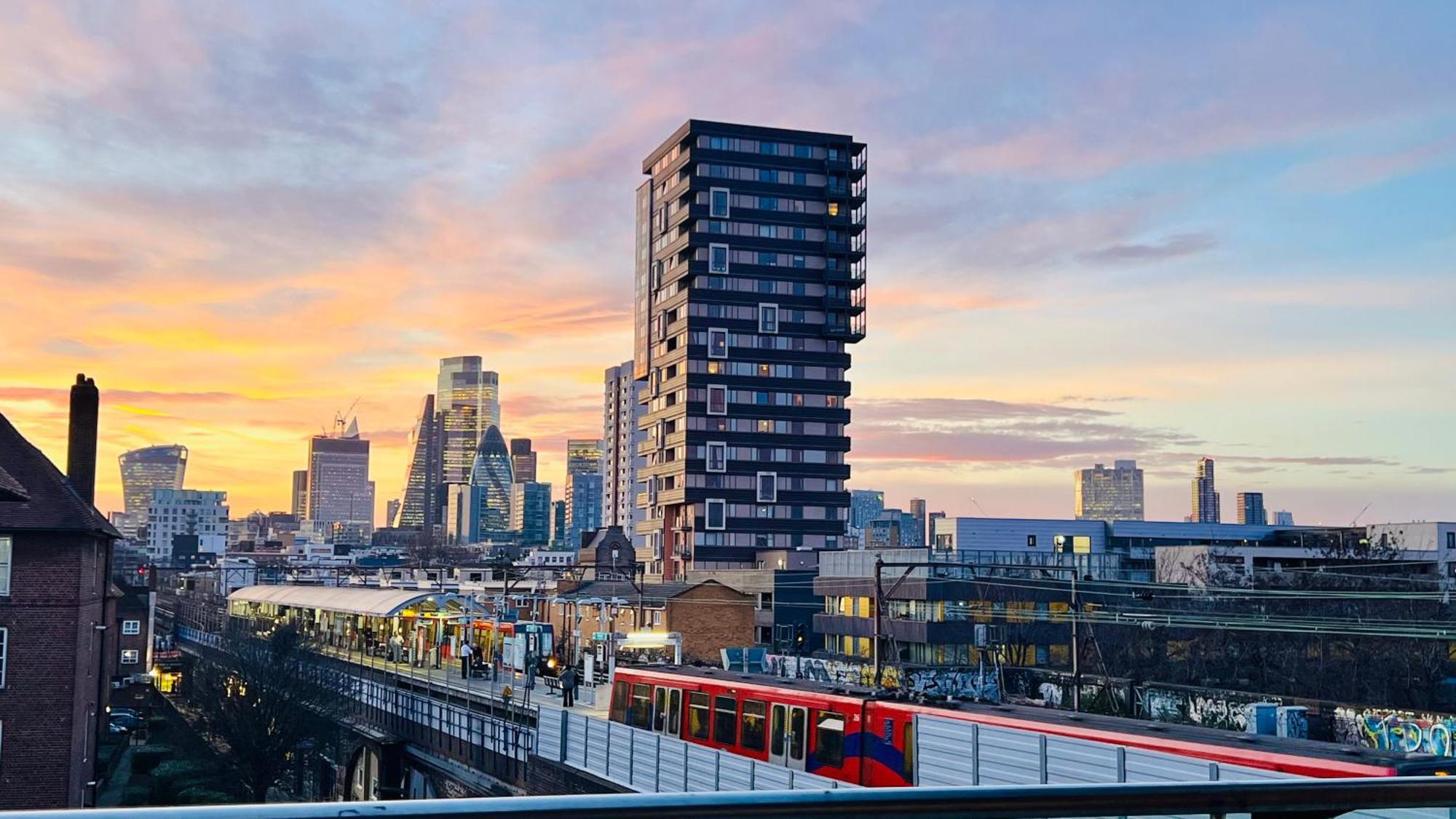City View Sunset Luxurious Apartment In London Zone-1 Including One Family Twin Room With Its Own Stunning Private Terrace Dış mekan fotoğraf